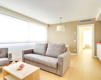 Sercotel Logroño Suites - Logroño - Sala de estar