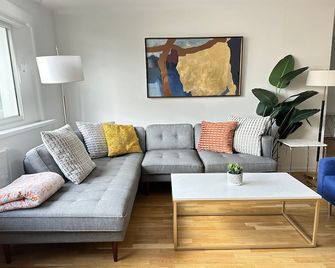 Luxury 2br-1ba - 10min To Nyc - Elevator Building - Hoboken - Sala de estar