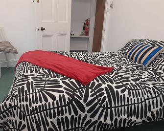 Bed Contl Breakfast Newport Wales near train - Newport - Bedroom
