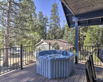 Home with Hot Tub about half Mile to Boat Launch! - Chester - Balcón