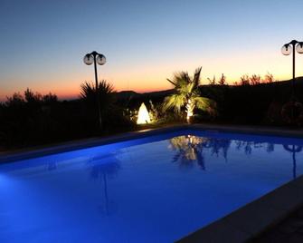 Beb \'The Silver Leaves\' - Green Room - Caltabellotta - Piscina