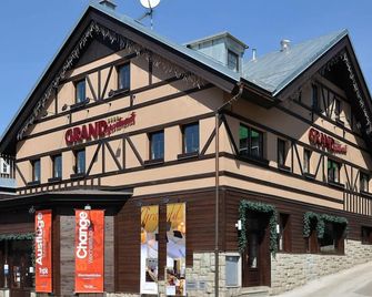 Grand Apartments Spindleruv Mlyn - שפינדלרוב מלין - בניין