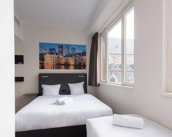 easyHotel The Hague City Centre - האג - חדר שינה