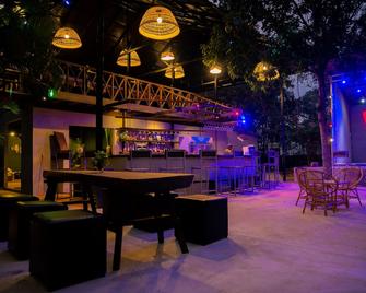 Banyan Tree Hostel - Kampot - Bar