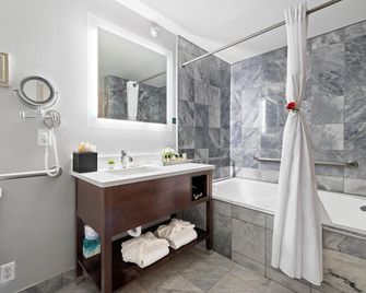 Mill Creek Hotel - Lake Geneva - Bathroom