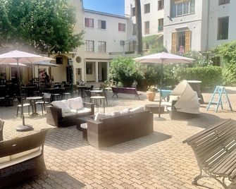 Campus Santa Maria - Cannes - Patio