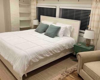 Quaint Cottage - Downtown Stuart - Stuart - Bedroom