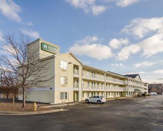 Hometowne Studios by Red Roof Denver - Glendale/Cherry Creek - Glendale - Building