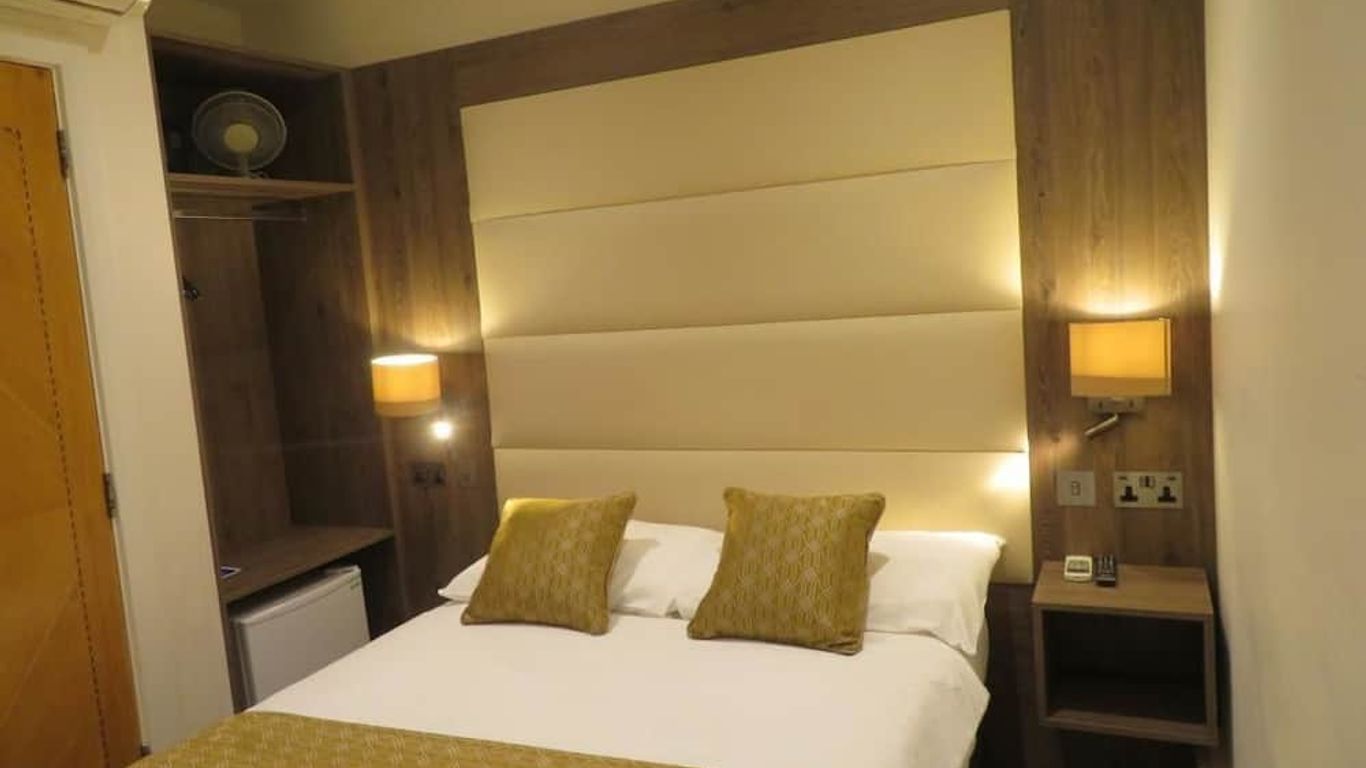 Glendale Hyde Park Hotel