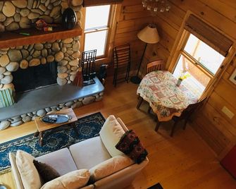 Apple Valley Cabin - Sonora