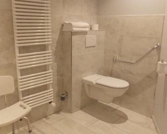 Au Relais Provencal - Bagnols-en-Forêt - Bagno