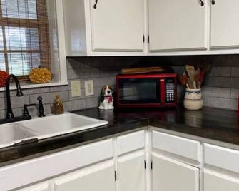 Water front 5 bedroom 2 bath Pendleton Point - Dumas - Cocina