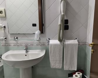 Hotel Neapolis - Naples - Bathroom