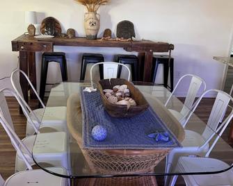 Coastal Cottage on the Water - Bay Saint Louis - Essbereich