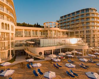 Azalia Beach Hotel Balneo & Spa - וארנה - בניין