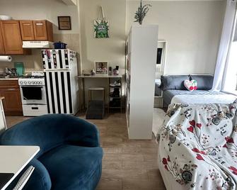 Cozy studio with WiFi and AC in Brooklyn just steps from N train - Brooklyn