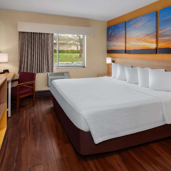 Bedroom view of Days Inn by Wyndham Rockford I-90 Casino District