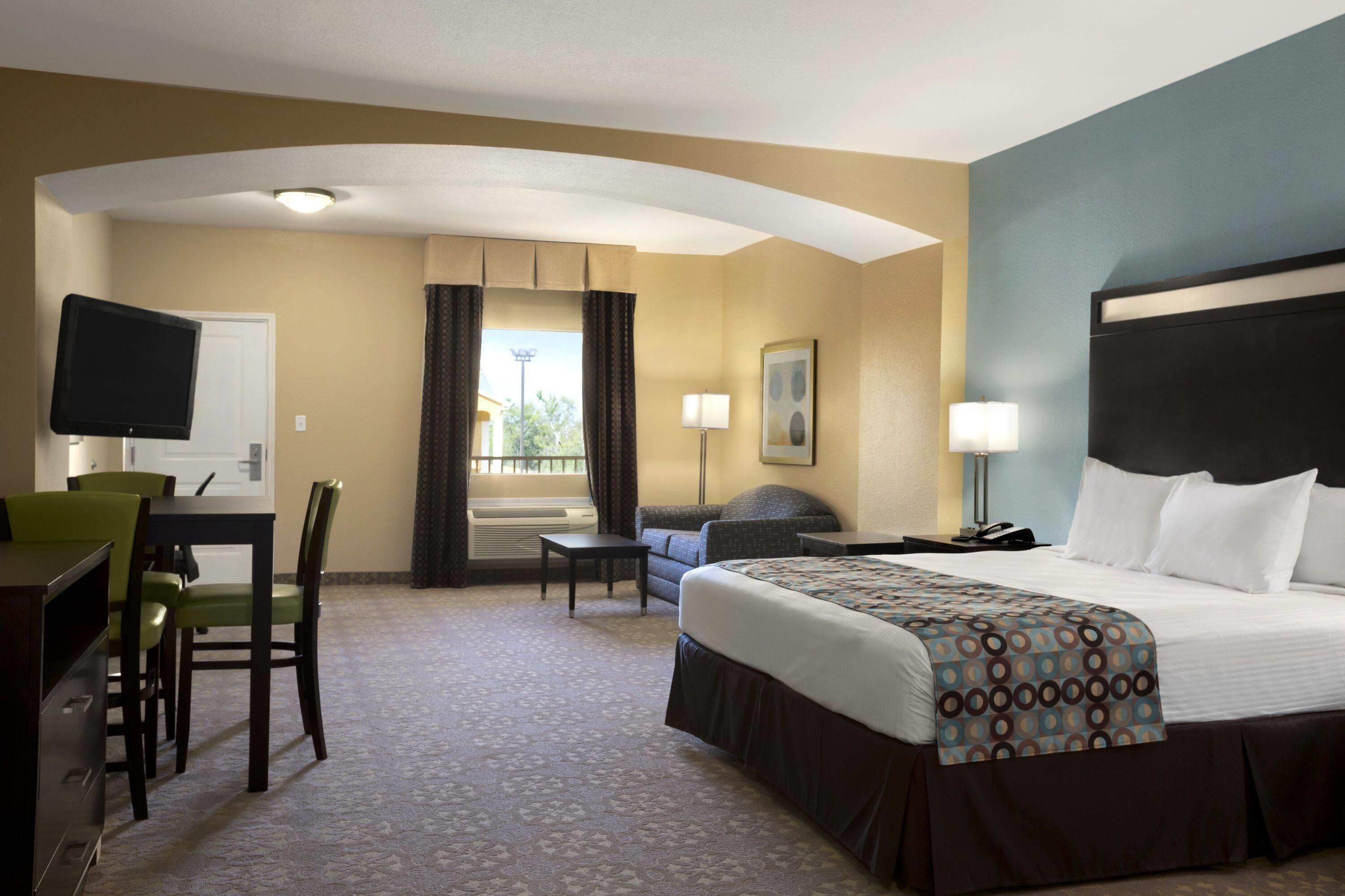Days Inn & Suites by Wyndham Gonzales TX - Gonzales - Soverom