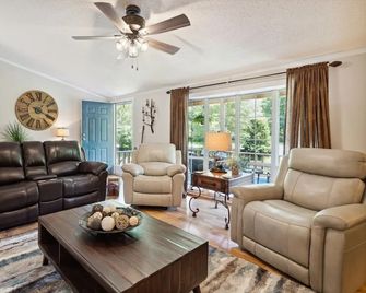 Four-Bedroom Holiday Home - Whittier - Sala de estar