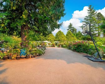 Dreamy Garden Arch Spot Cozy 3Bedroom Villa near the Beach - Surrey - Outdoors view