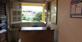 Airport Hotel - Ducos - Front desk