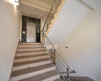 Blueberry Inn - Raipur - Escaleras