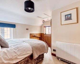 Channel View - sleeps 2 guests in 1 bedroom - Wells-next-the-Sea - Bedroom
