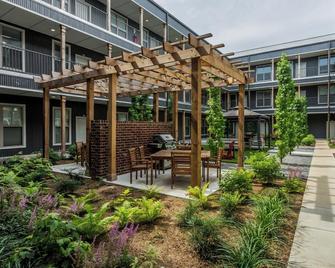 Sleepover: Cozy 1bd/1ba + Gym - Little Rock - North Little Rock - Patio