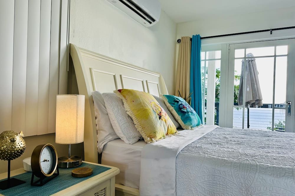 Easy location, Ocean view, Sunsets, Jeep Available, Solar, Battery Power, Wifi - Saint Thomas Island - Bedroom
