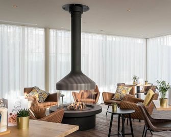 Spacious Penthouse Close to Rockox House! City Views w/ Kitchen & Sun Terrace! - 安特衛普 - 餐廳