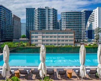 Nova Concierge Aparthotel - Batumi - Pool