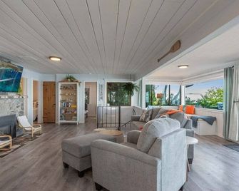 Perch - Breezy Point Hideout - Camano Island