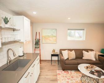 Bridger Hawk Suite (New) - Bozeman - Living room