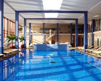 A-Rosa Travemünde - ליבק - בריכה