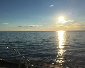 Georgian Bay Waterfront Cottage w Private Beach - Tay