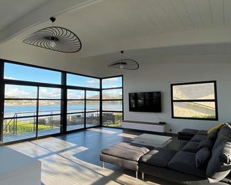Maison Villa Montmarin Vue Mer Bretagne Nord Vers Roscoff Carantec Morlaix Plouescat Locquenole Avec Son Spa Et Sa Vue Mer - Locquenole - Sala de estar