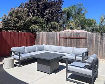 Modern and Spacious Home - Marysville - Patio