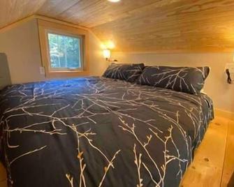 Zen Of The Woods Tiny Cabin In Okemo Val - Chester - Bedroom