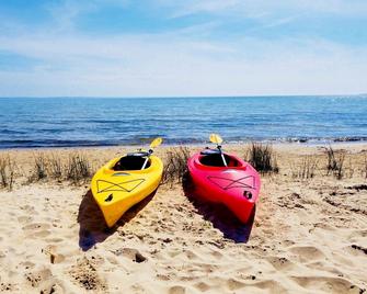 Lake Michigan Beachfront Home~Near Mackinac Ferry - Saint Ignace - Beach