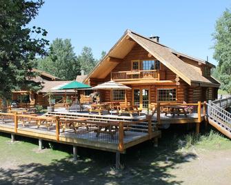 Ten-ee-ah Lodge - Lac la Hache - Building