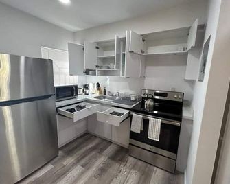 Building next to CocoWalk & Brickell - Miami - Cocina