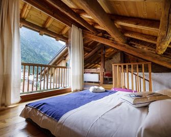 Cosy Holiday Home 'La Pita' with Mountain View, Balcony, Fireplace and Wi-Fi - 라 발레 아고르디나 - 침실