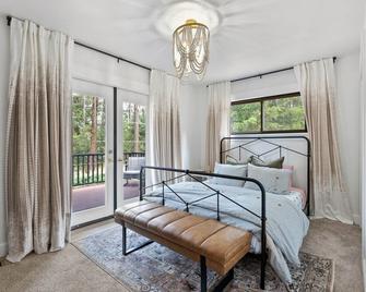 4-bedroom Private Lake House in charming Nine Mile Falls - Nine Mile Falls - Bedroom