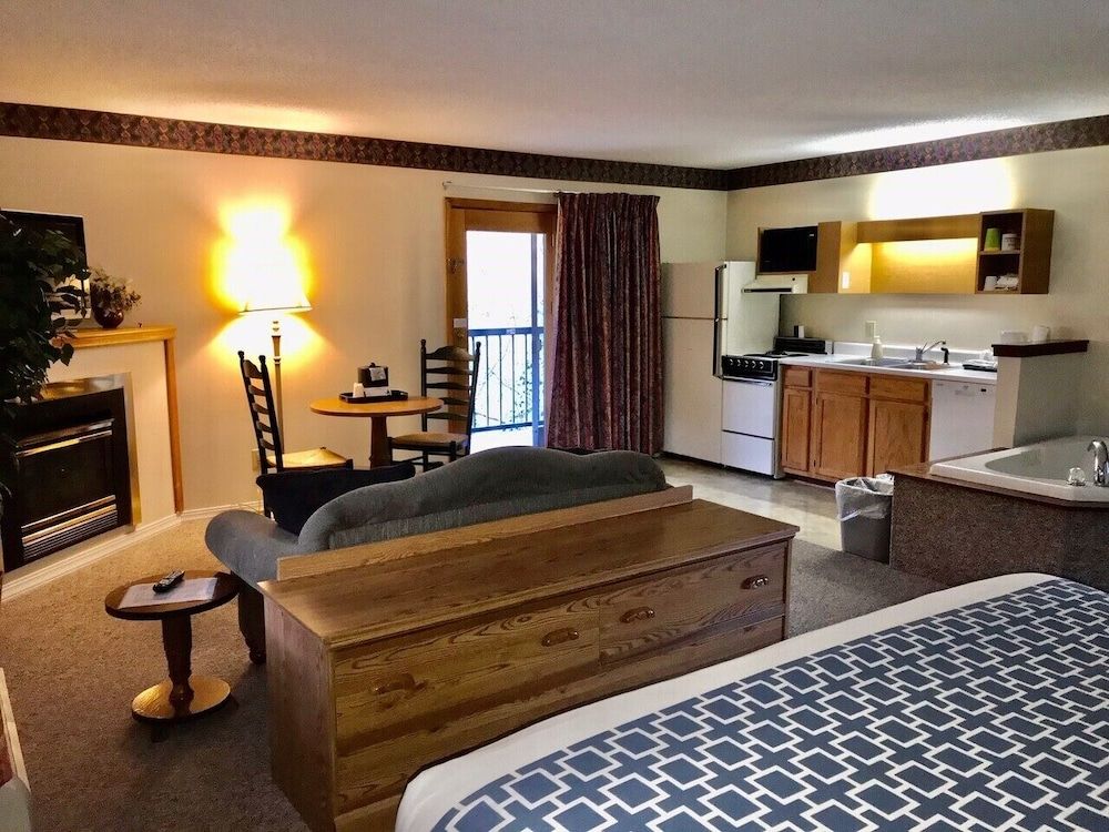 Four Seasons Inn - Maggie Valley - Vardagsrum