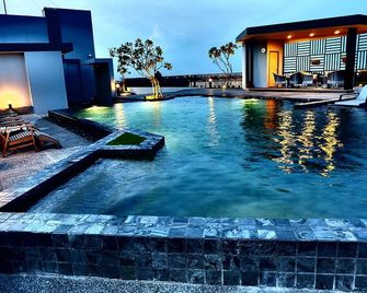 De Botan Srinakarin Hotel & Residence - Băng Cốc - Bể bơi