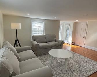 Remodeled 1 Bedroom Apt - Westminster, MD. Close To Mcdaniel College-Wifi & Ac - Westminster