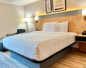 La Quinta Inn & Suites by Wyndham Jackson - Jackson - Bedroom