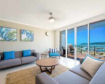 The Sebel Whitsundays Airlie Beach - Airlie Beach - Living room
