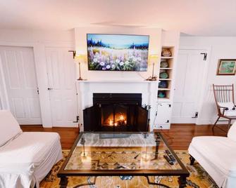 Capt Clarke Historic Homestead Venue - Old Saybrook - Sala