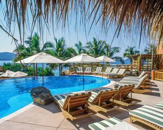 هيلتون جراند فاكيشنز كلوب زيهواتانيجو - إكستابا زيواتانيجو - حوض السباحة